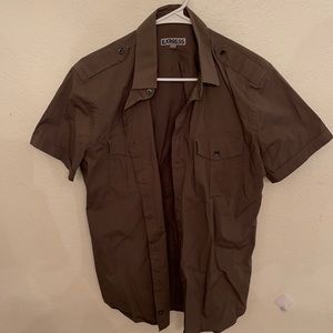 Express short sleeve fitted button down.